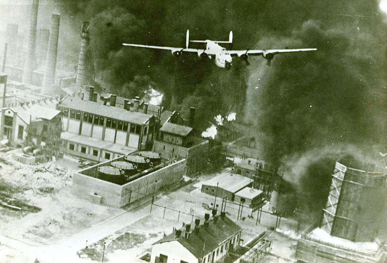 B-24 flies over Ploesti, 1943